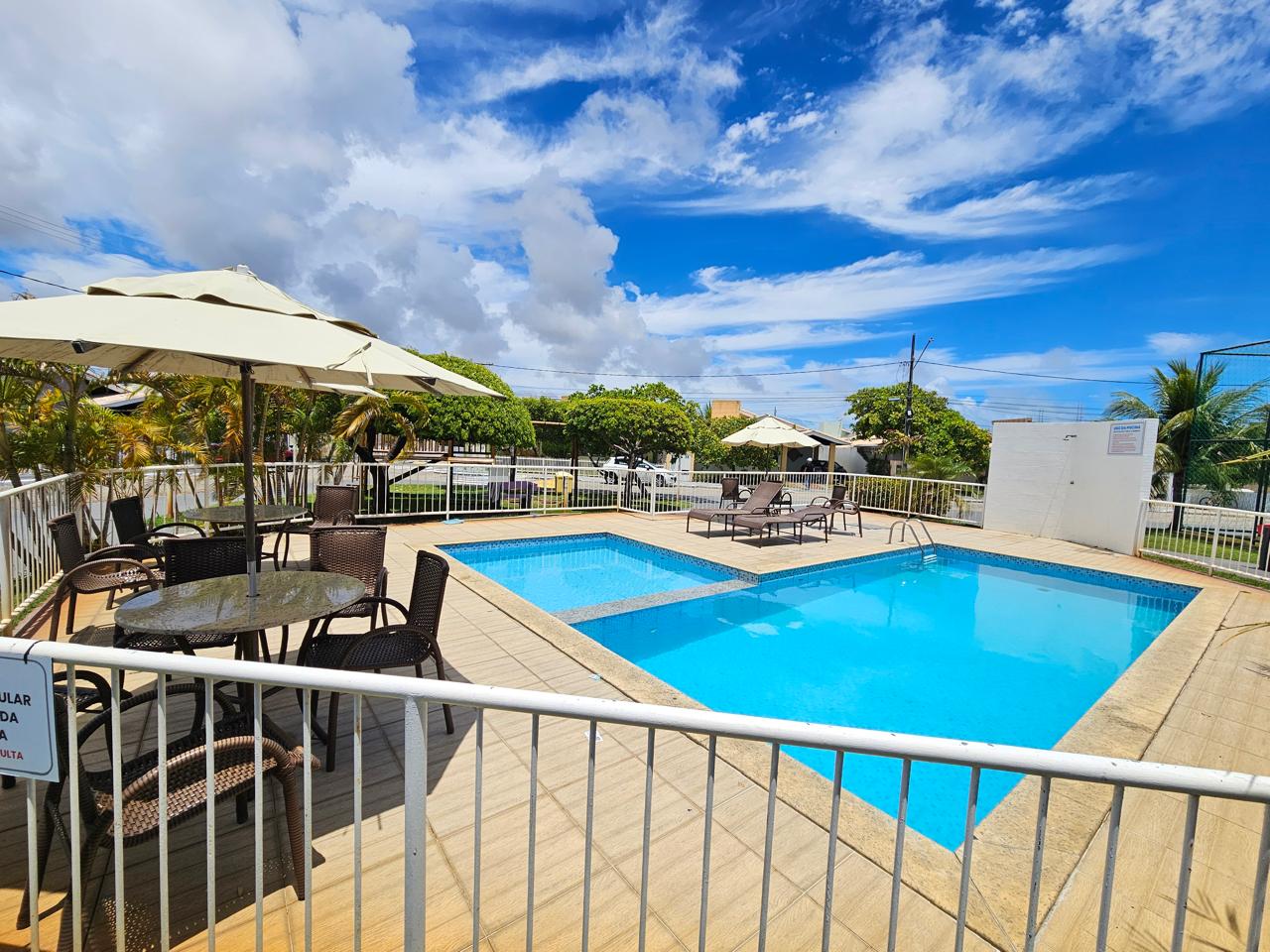 Piscina e área de lazer