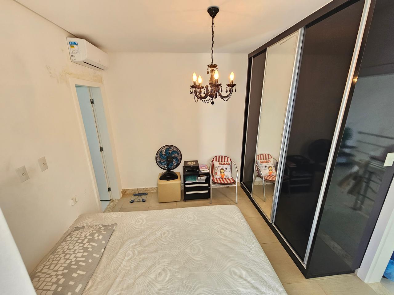 Quarto com armário